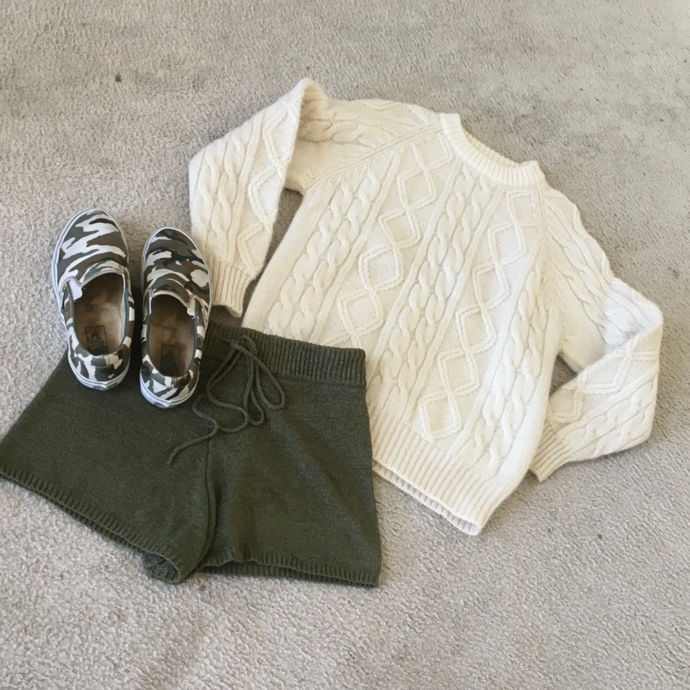 “CREAM LATTE”VERY VINTAGE COASTAL FISHERMEN’S BRAID CREWNECK